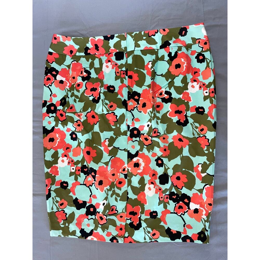 Lane Bryant Rear Zip Stretch Floral Pencil Skirt. Floral, Women's 16. NWT!! - Picture 3 of 5